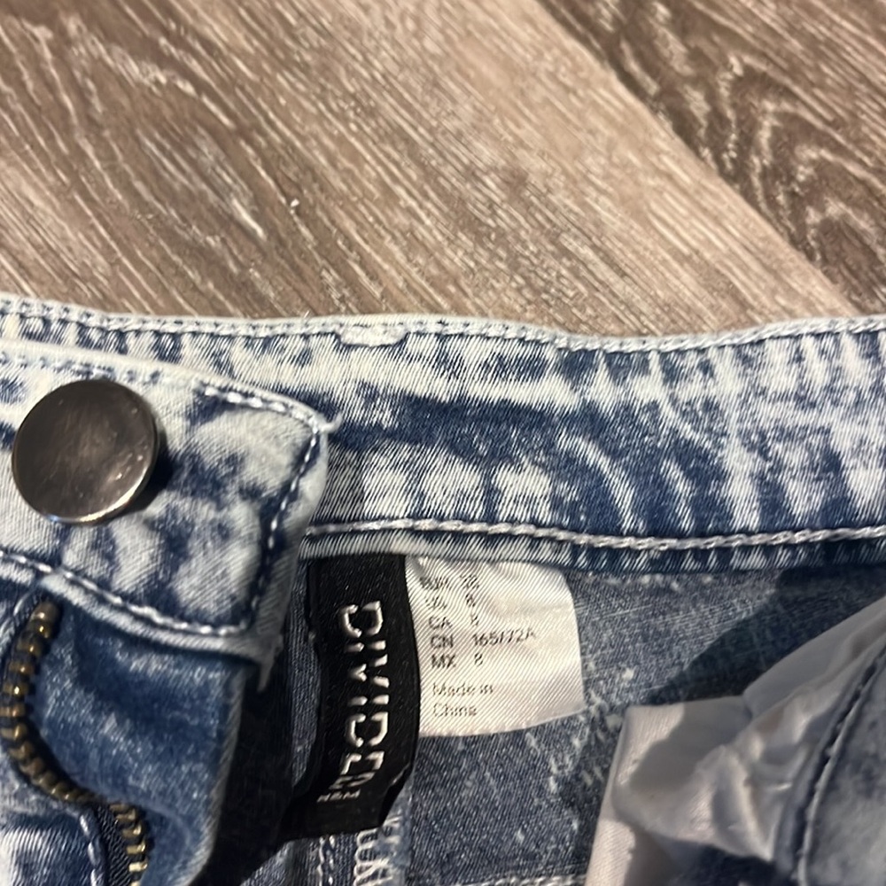 Shorts - Picture 3 of 3